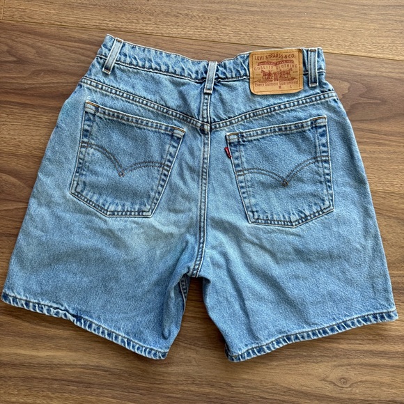 VTG Levi's 647 Denim Shorts Jr Womens 9 Light Wash 90s HighRise Mom 6.5” Shorts - Picture 14 of 14